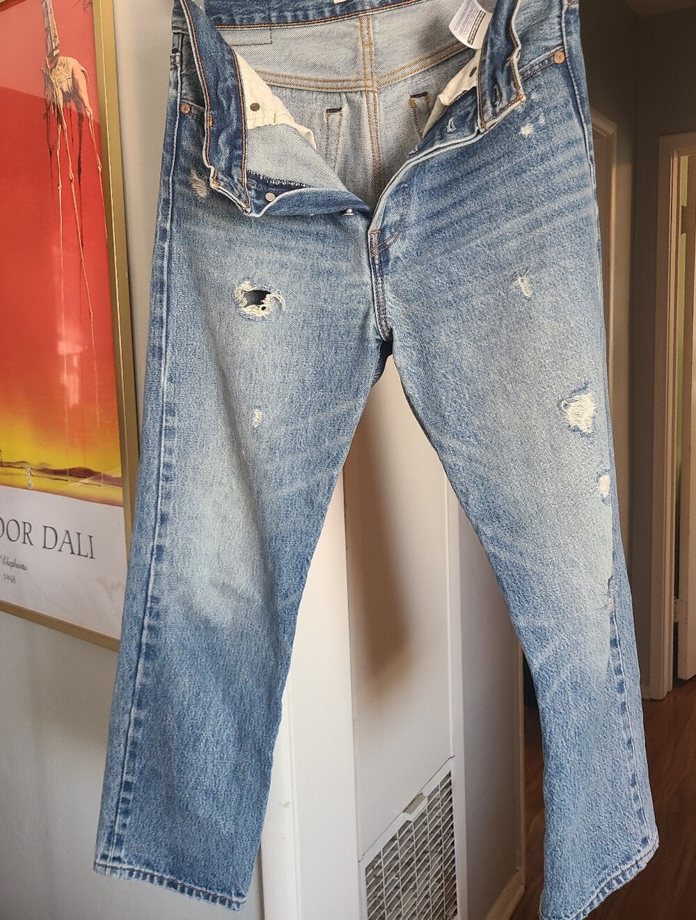 Levi's Classic Light Wash Denim Jeans - Picture 2 of 6